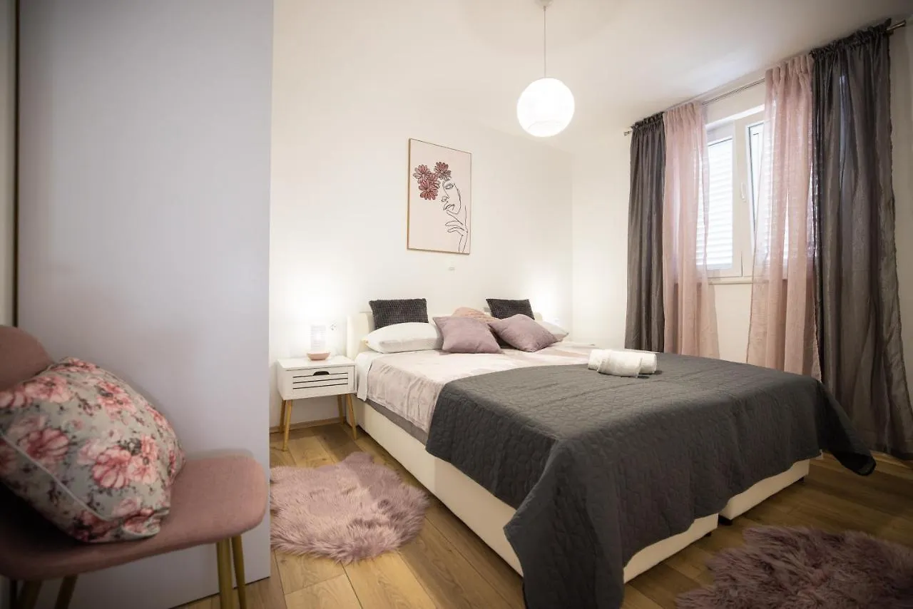 Apartmani Lelu Pridraga Croatia