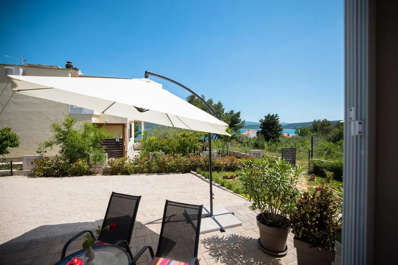 Apartment Apartmani Lelu Pridraga Croatia