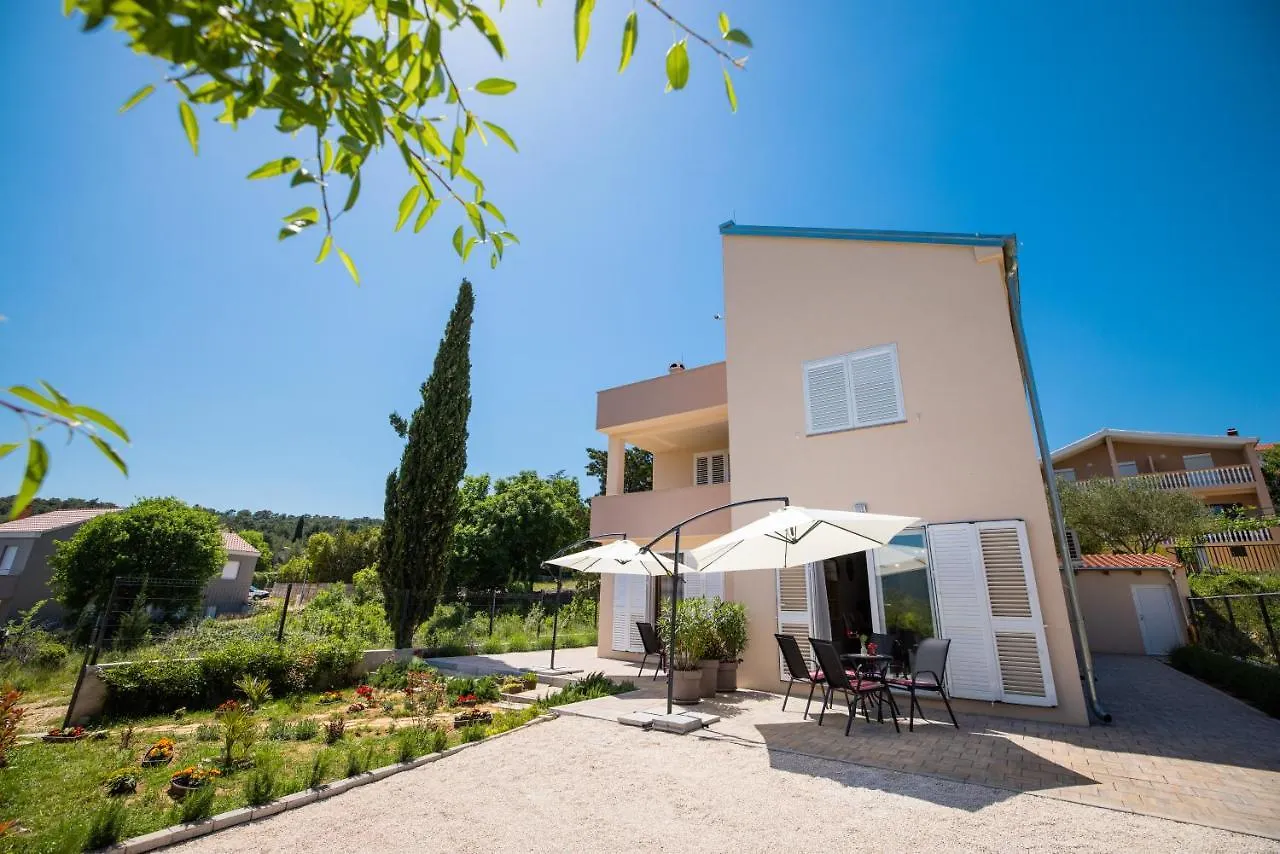Apartment Apartmani Lelu Pridraga
