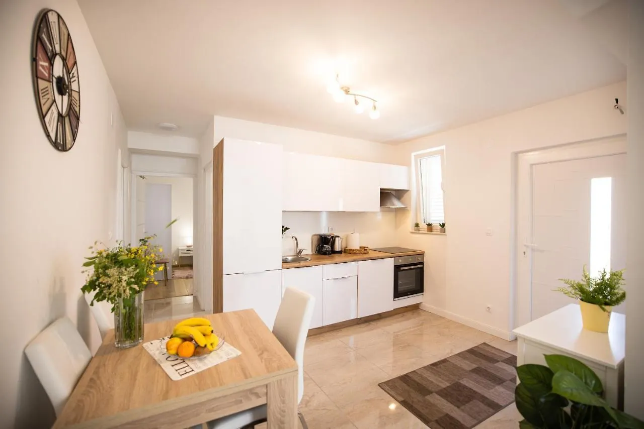Apartment Apartmani Lelu Pridraga