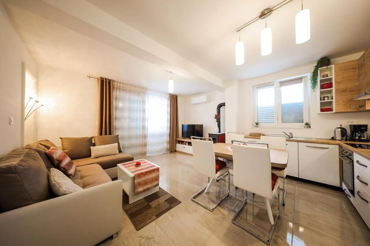 Apartmani Lelu Pridraga Apartment