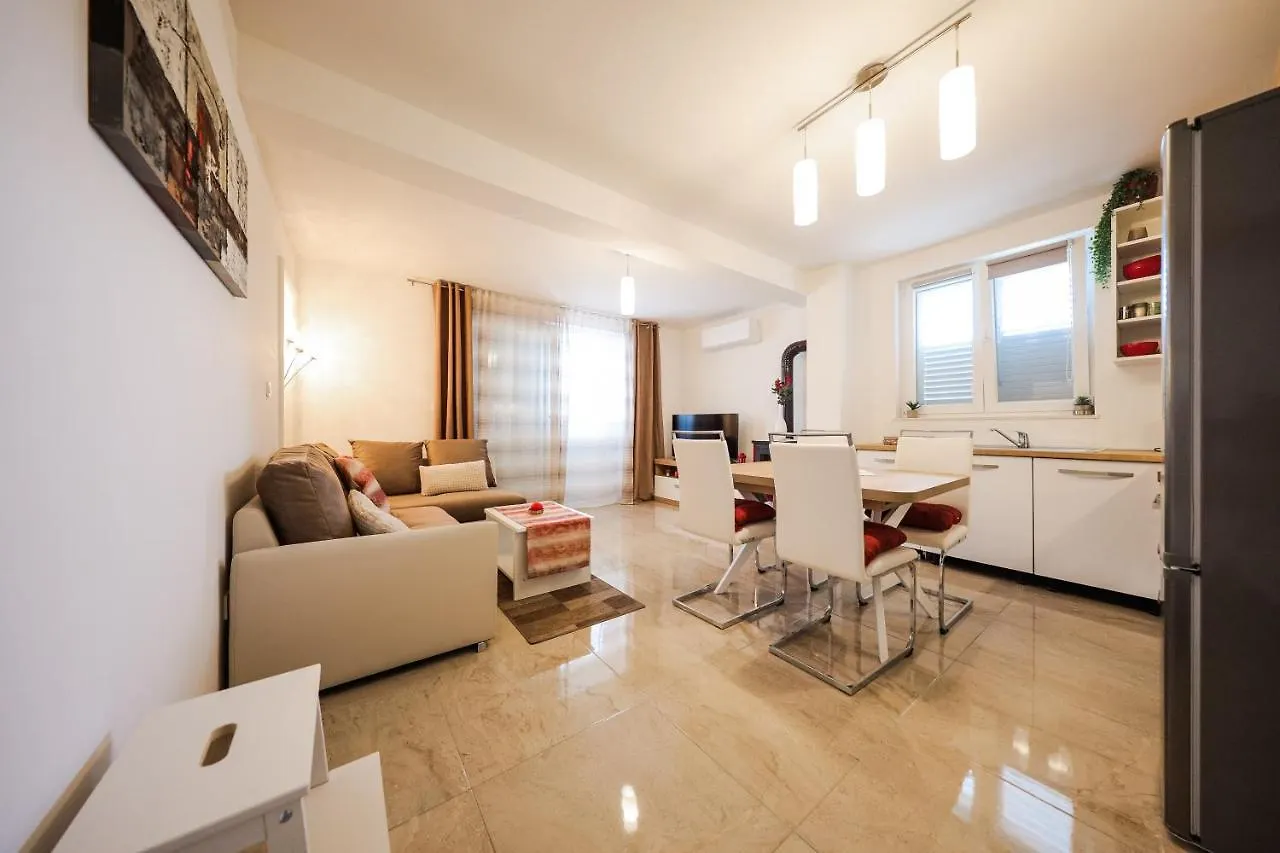 Apartmani Lelu Pridraga Apartment