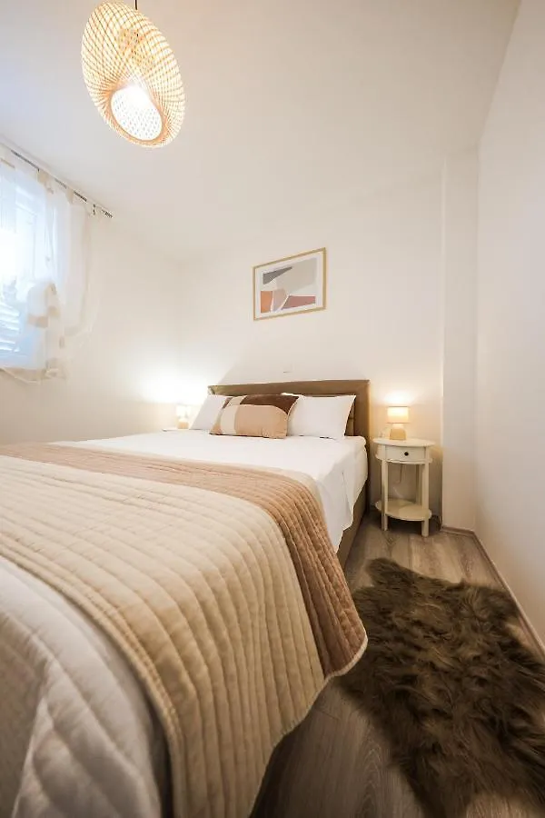 Apartment Apartmani Lelu Pridraga