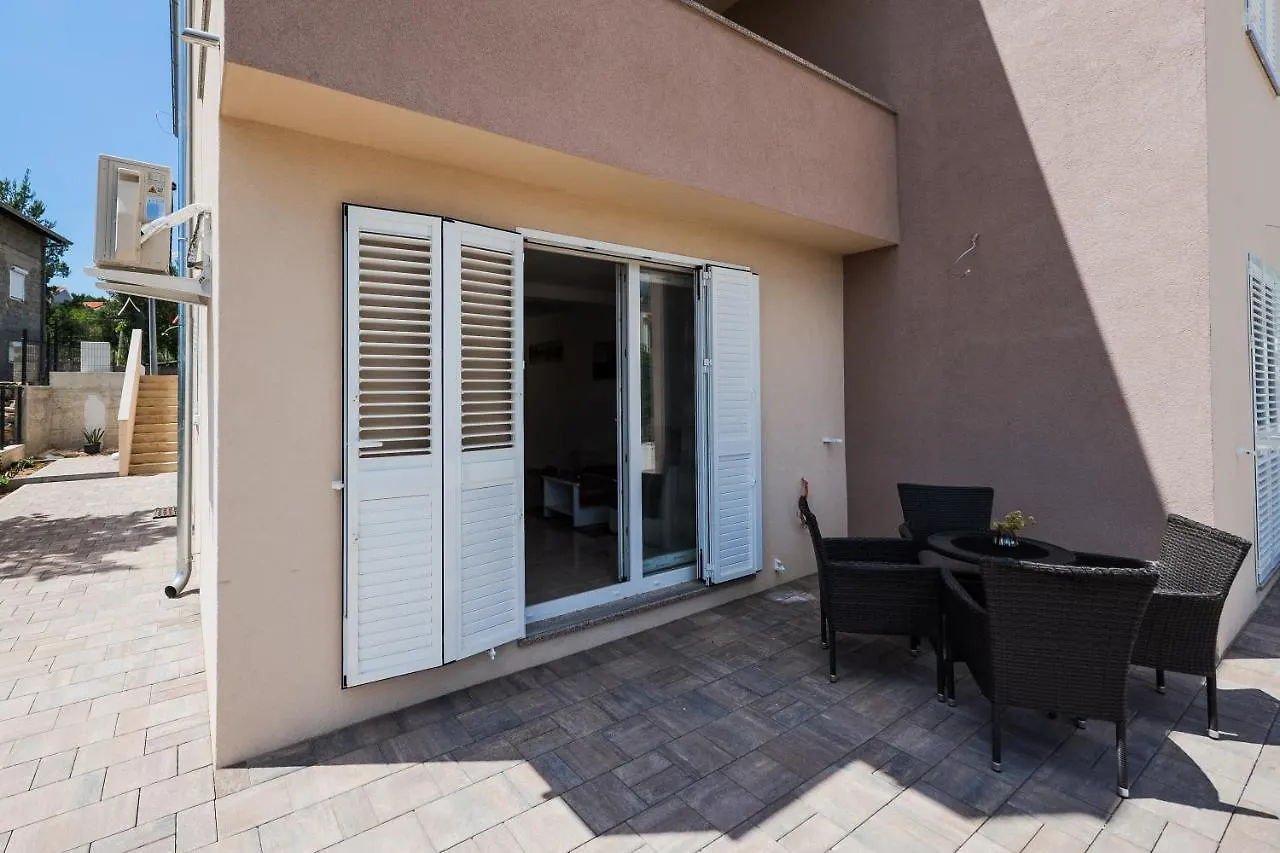 Apartmani Lelu Pridraga