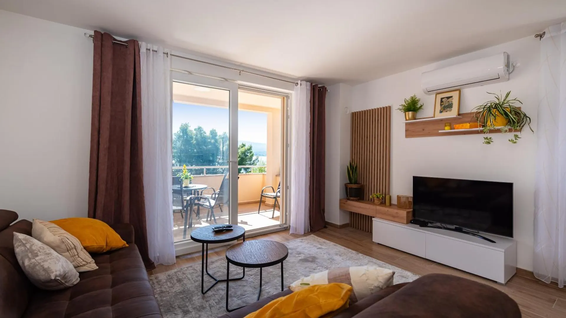 Apartmani Lelu Pridraga 0*,