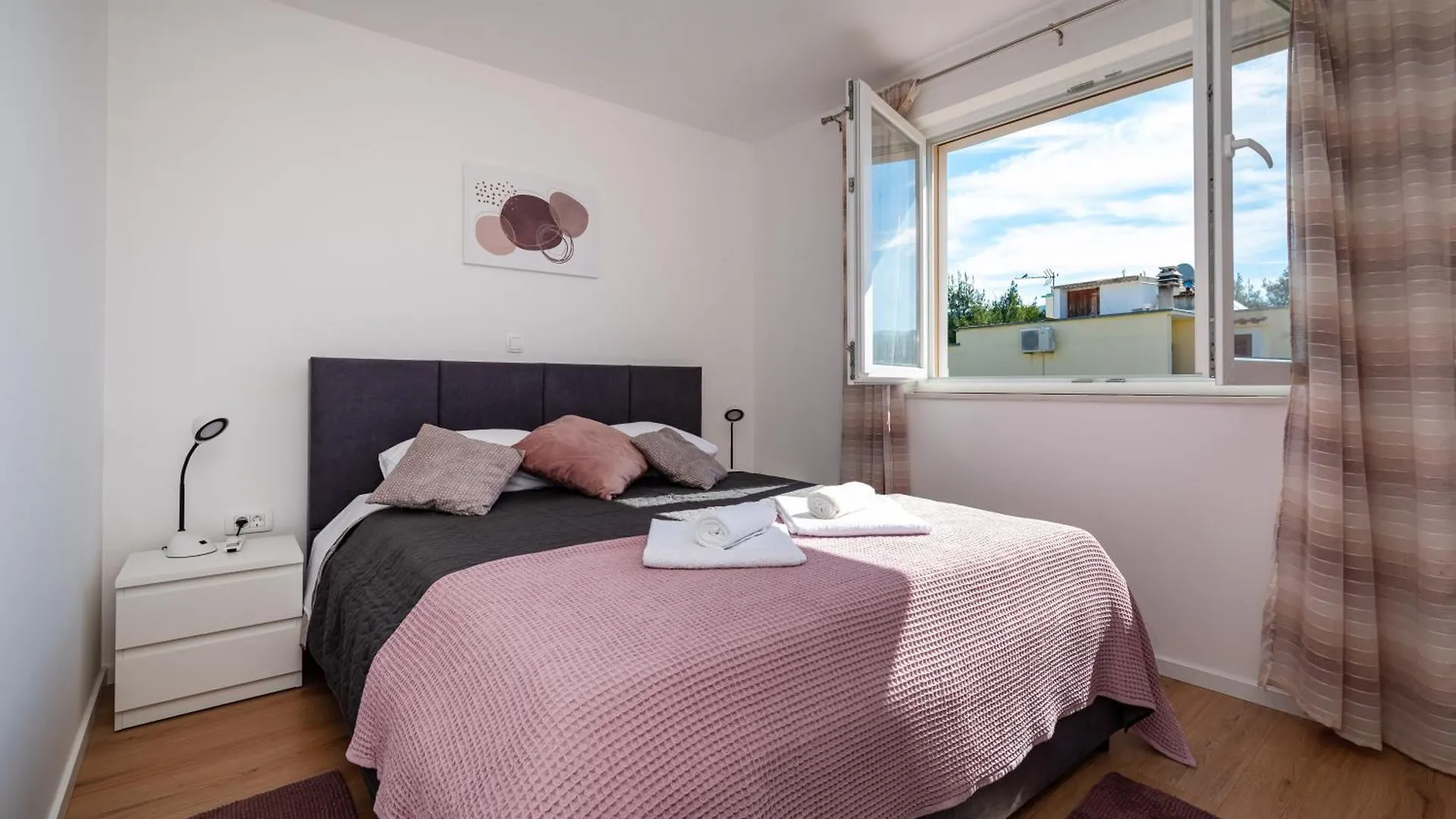 Apartmani Lelu Pridraga Apartment