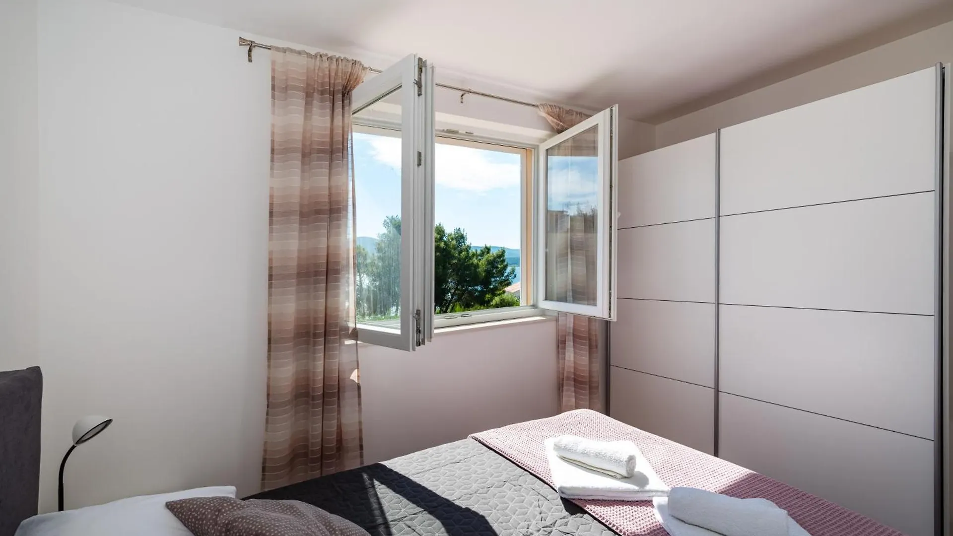 Apartment Apartmani Lelu Pridraga