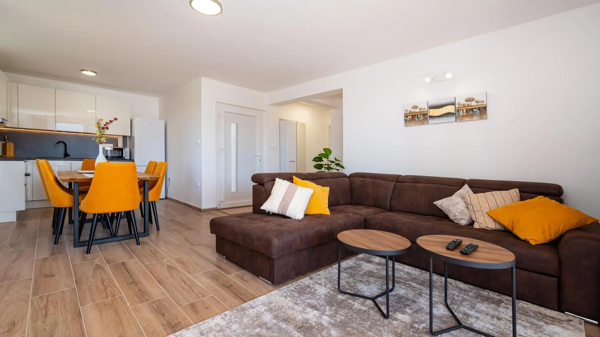 Apartmani Lelu Pridraga 0*,